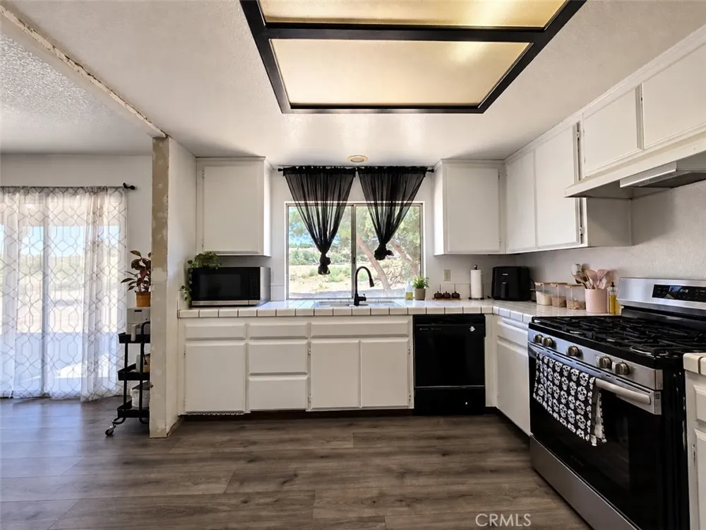 7621 Alston Avenue Hesperia, CA 92345