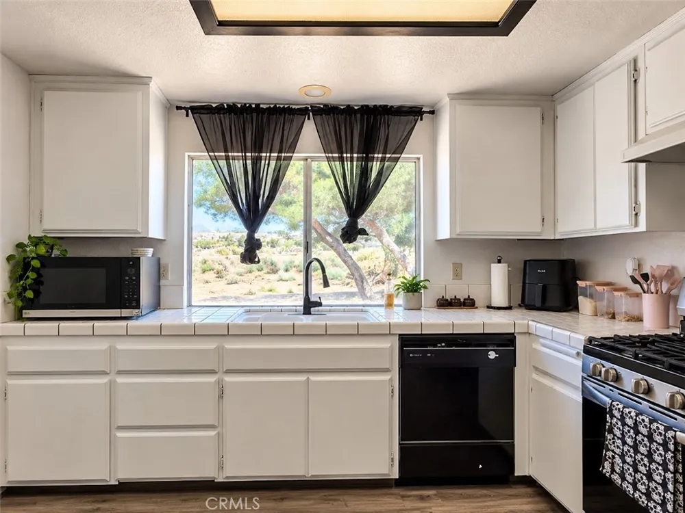7621 Alston Avenue Hesperia, CA 92345