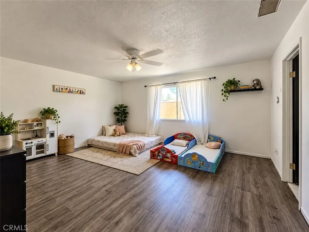 7621 Alston Avenue Hesperia, CA 92345
