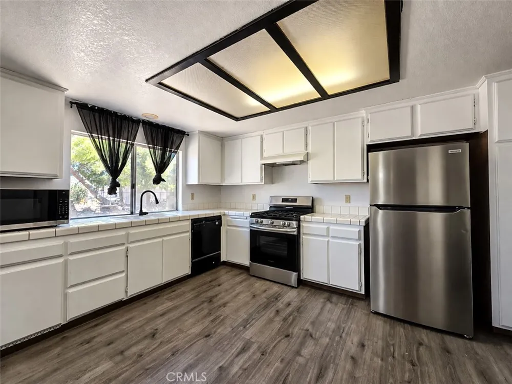 7621 Alston Avenue Hesperia, CA 92345