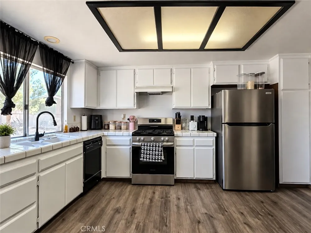 7621 Alston Avenue Hesperia, CA 92345
