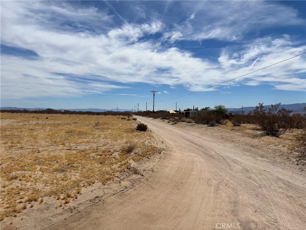 61434 La Brisa Joshua Tree, CA 92252