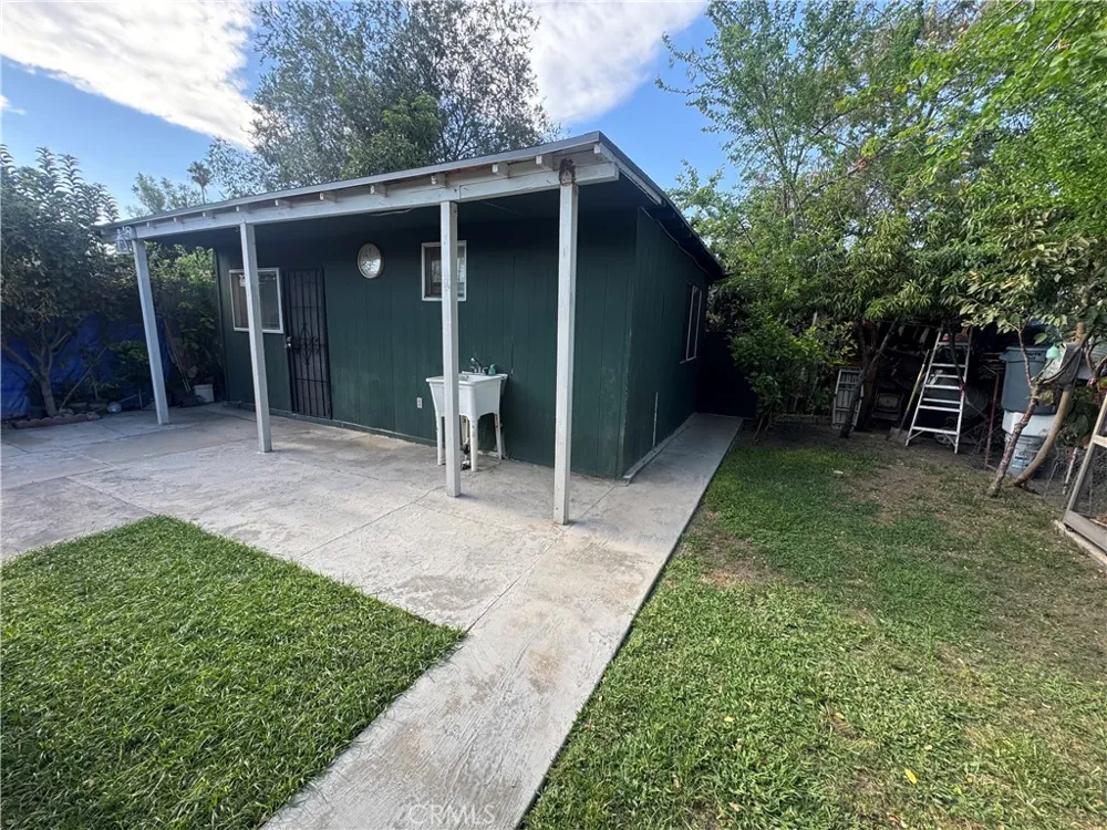 1220 W Victoria San Bernardino, CA 92411