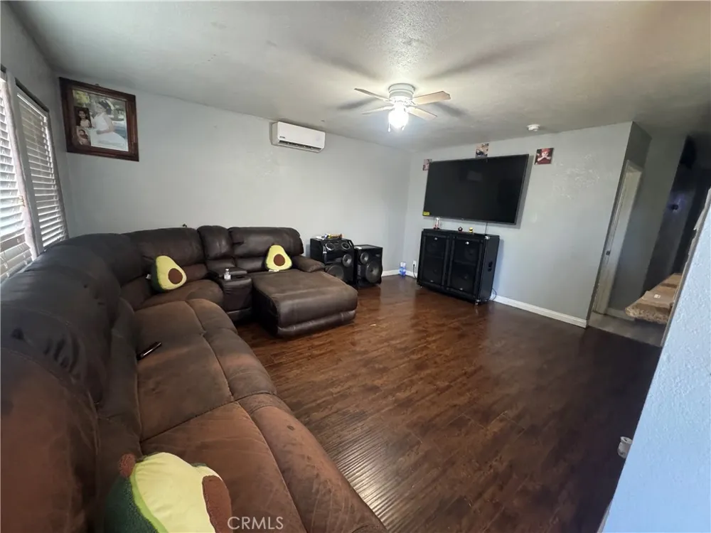 1220 W Victoria San Bernardino, CA 92411