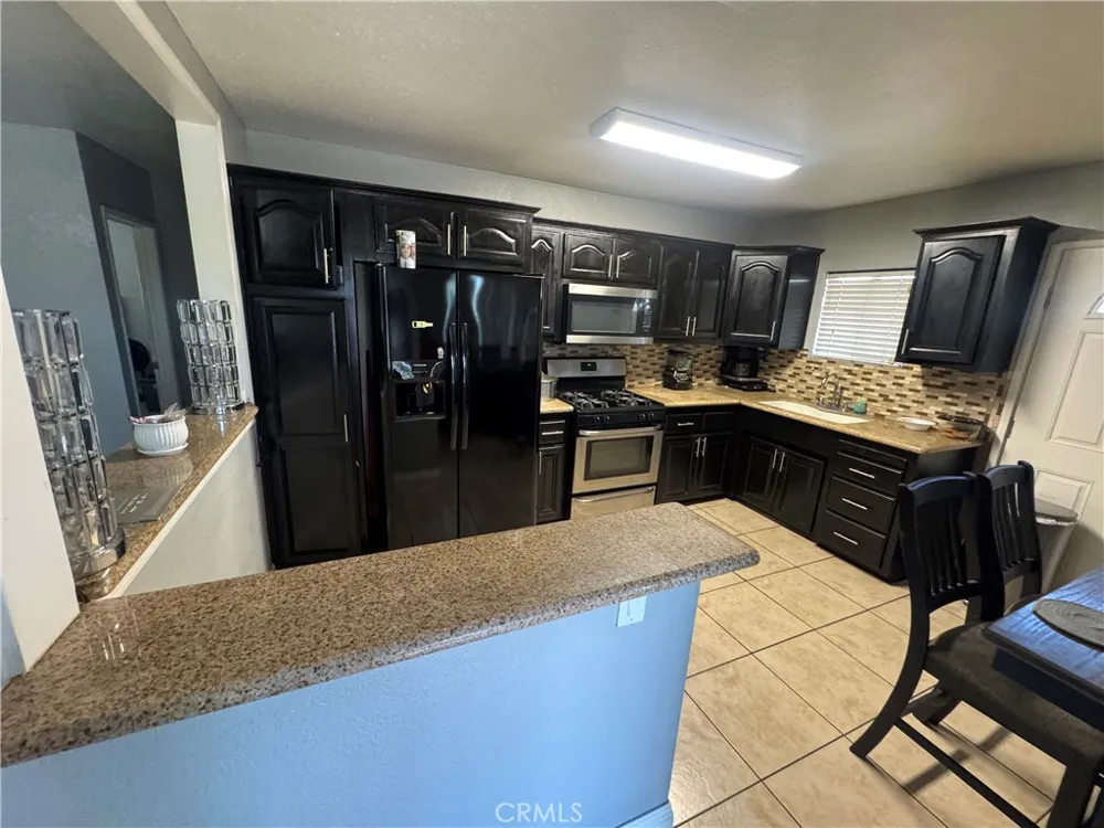 1220 W Victoria San Bernardino, CA 92411