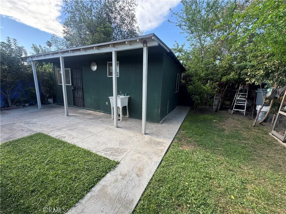 1220 W Victoria San Bernardino, CA 92411