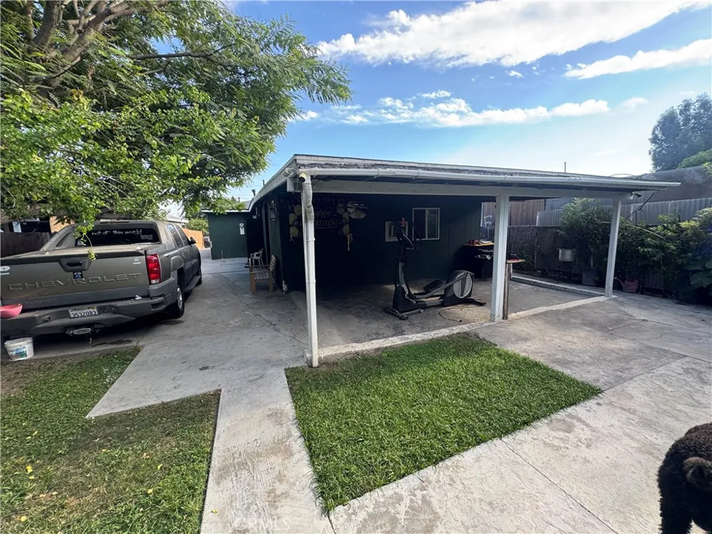 1220 W Victoria San Bernardino, CA 92411