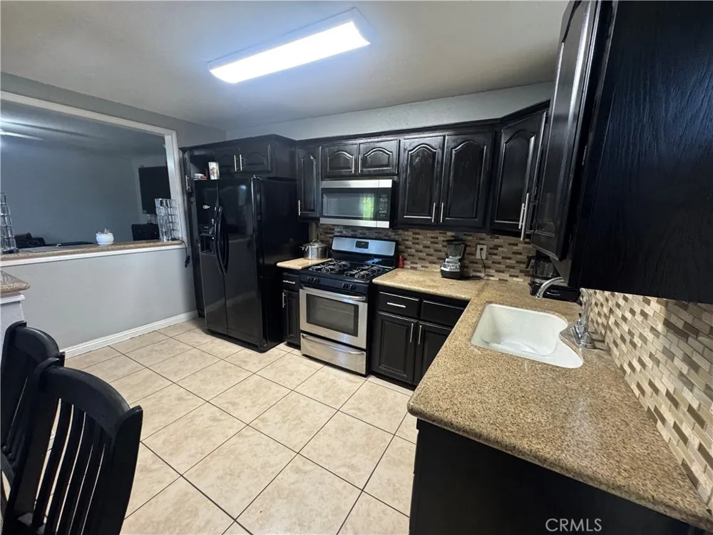 1220 W Victoria San Bernardino, CA 92411