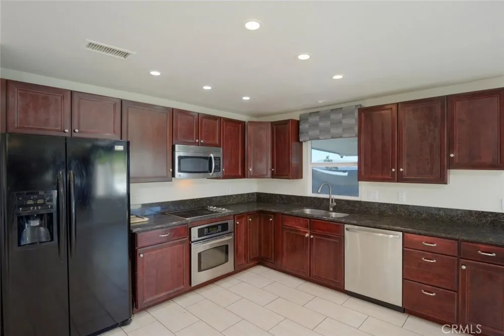 3803 Piedmont Highland, CA 92346