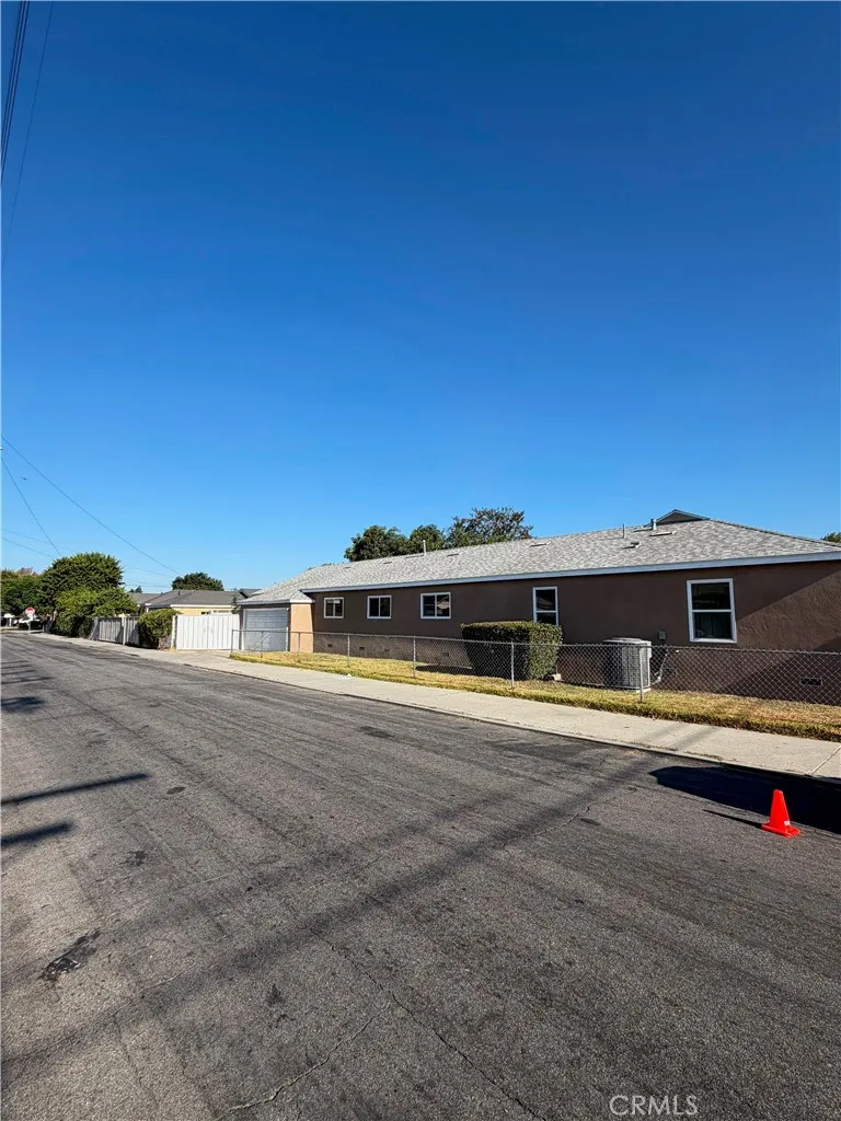701 Willow Avenue Compton, CA 90221