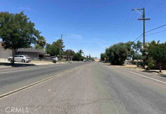 4497 Chestnut Fresno, CA 93726