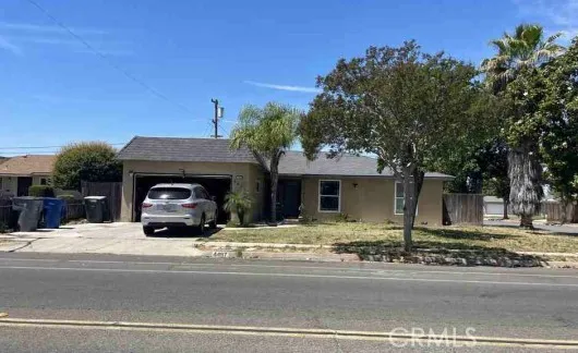 4497 Chestnut Fresno, CA 93726