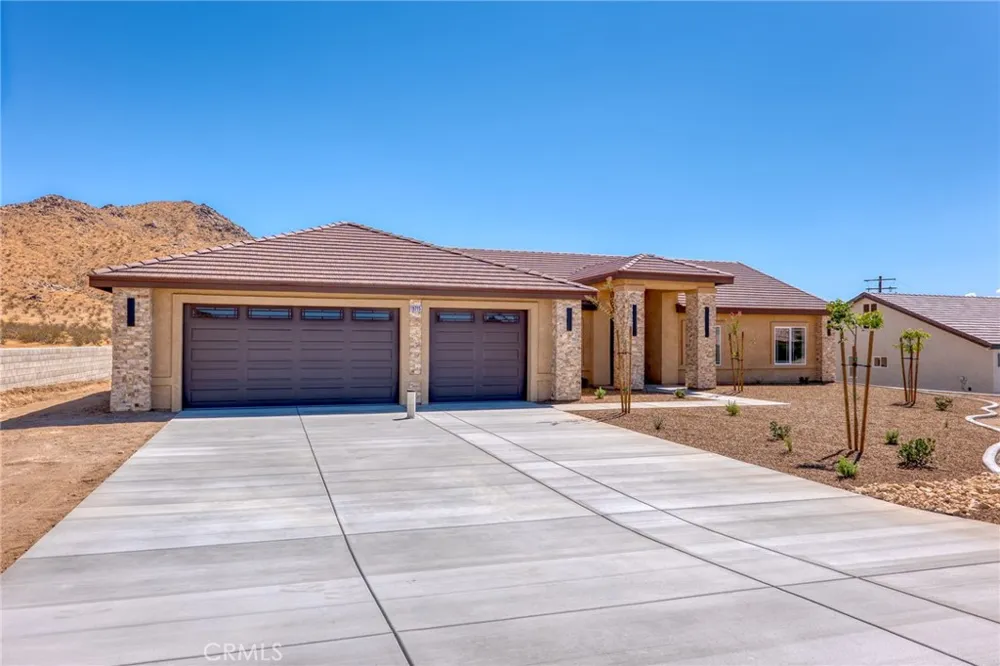 19715 Roanoke Road Apple Valley, CA 92307