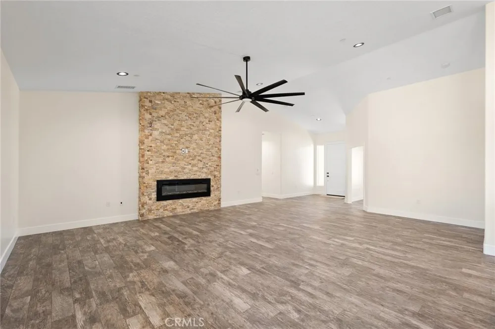 19715 Roanoke Road Apple Valley, CA 92307