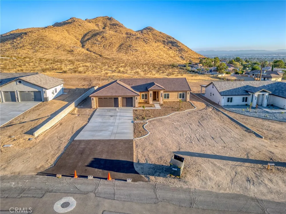 19715 Roanoke Road Apple Valley, CA 92307