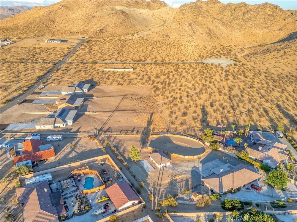 19715 Roanoke Road Apple Valley, CA 92307