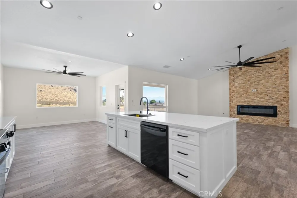 19715 Roanoke Road Apple Valley, CA 92307