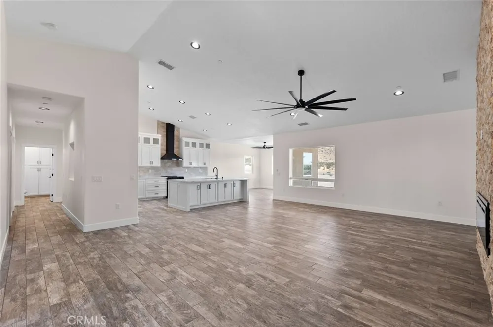 19715 Roanoke Road Apple Valley, CA 92307