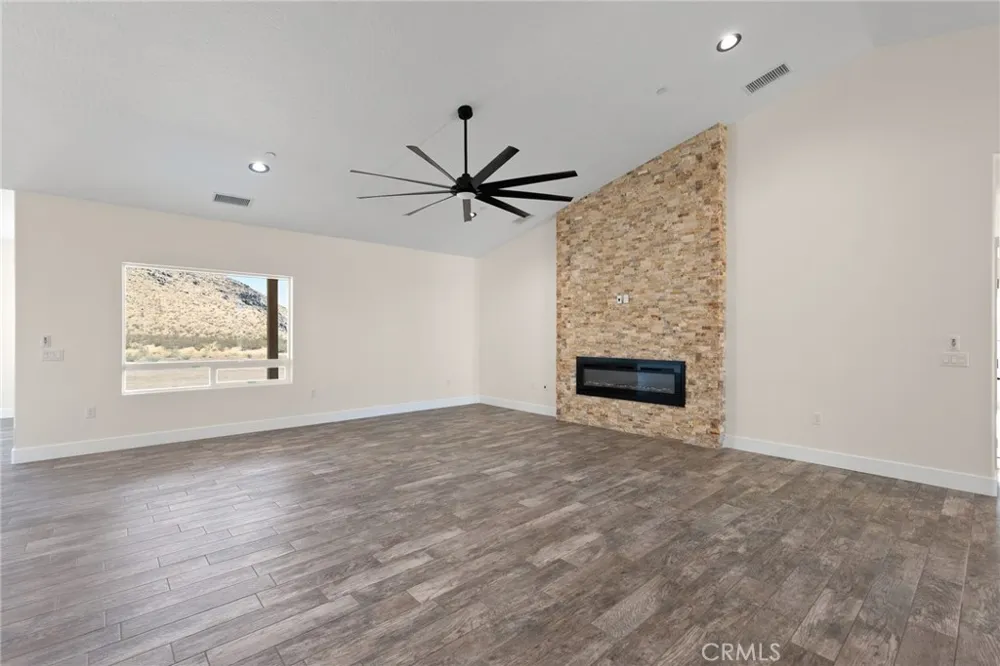 19715 Roanoke Road Apple Valley, CA 92307