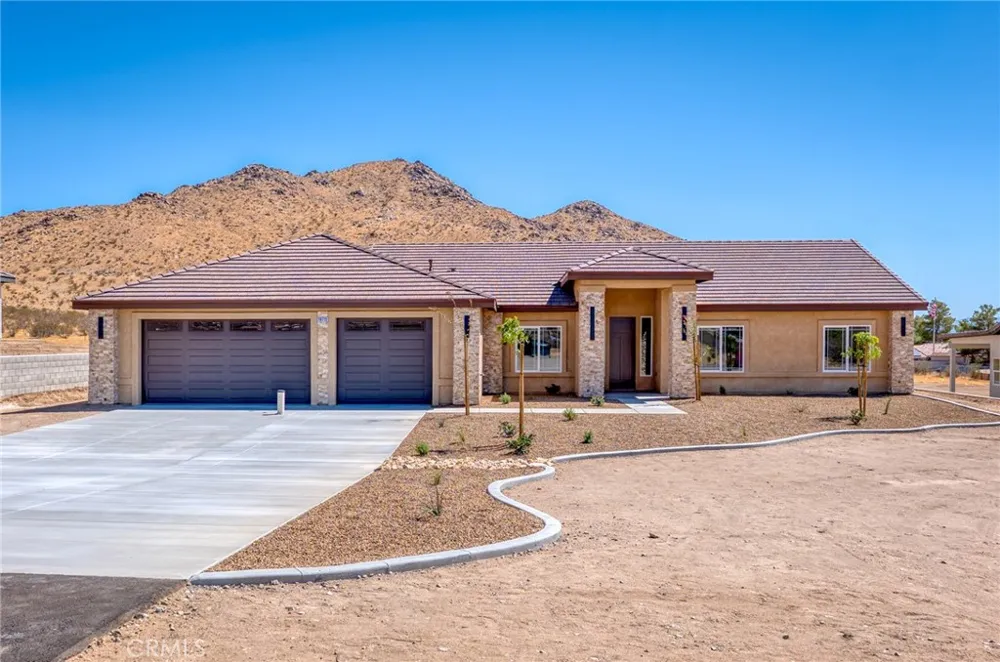 19715 Roanoke Road Apple Valley, CA 92307