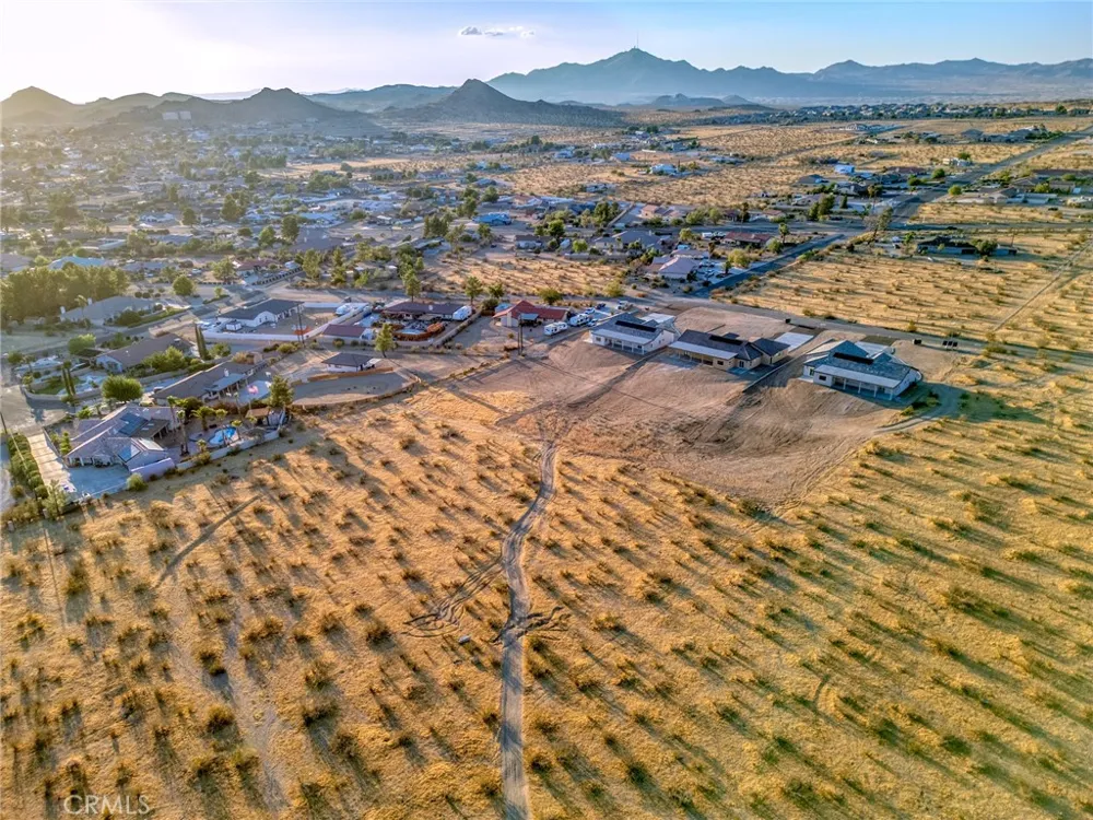 19715 Roanoke Road Apple Valley, CA 92307