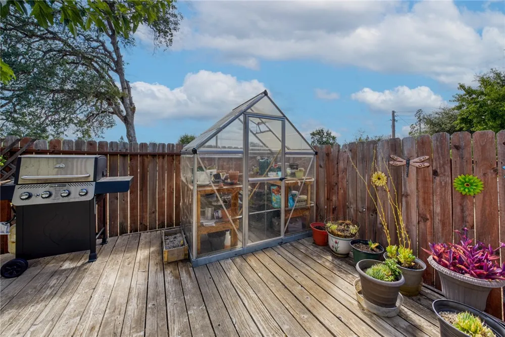 1414 Hartley Street Lakeport, CA 95453