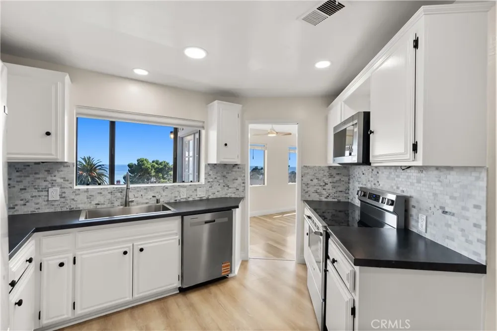 283 Viejo Laguna Beach, CA 92651