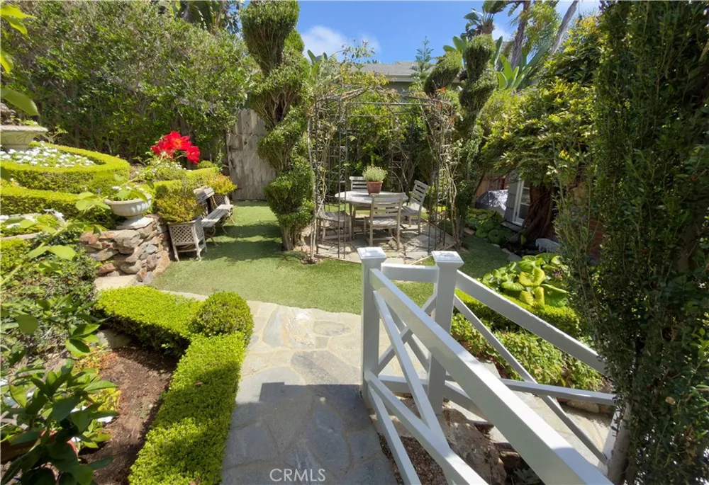 31531 Bluff Drive #Back Hse Laguna Beach, CA 92651