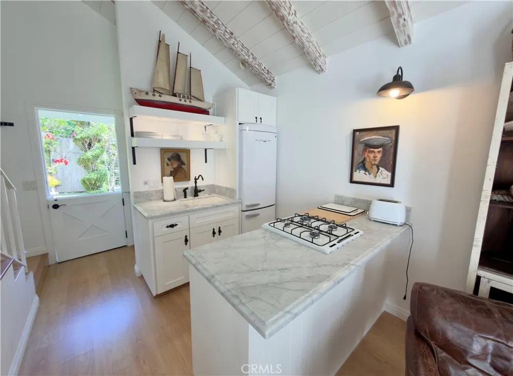 31531 Bluff Drive #Back Hse Laguna Beach, CA 92651