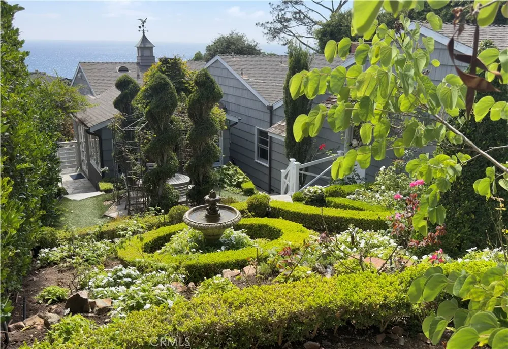 31531 Bluff Drive #Back Hse Laguna Beach, CA 92651