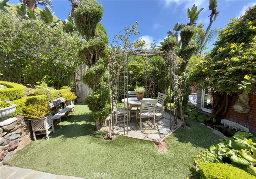 31531 Bluff Drive #Back Hse Laguna Beach, CA 92651