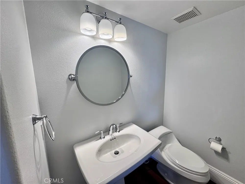 896 Quivera Laguna Beach, CA 92651