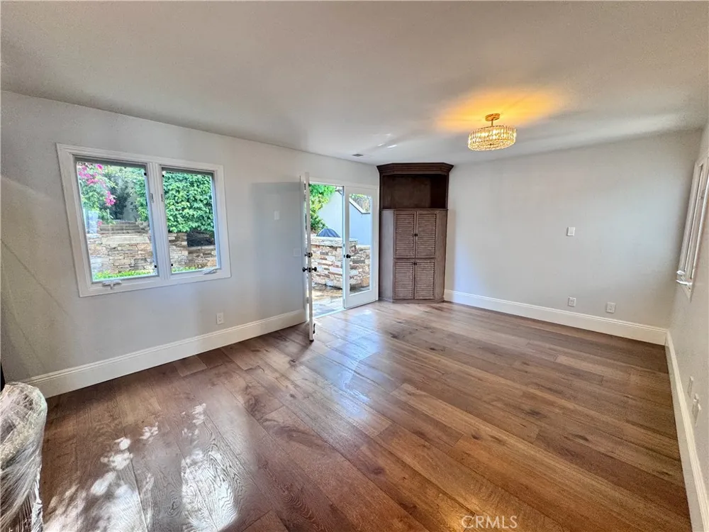 896 Quivera Laguna Beach, CA 92651