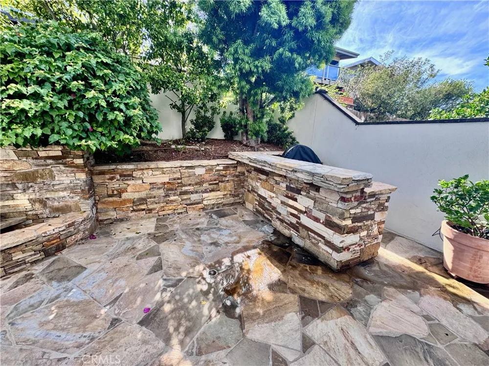 896 Quivera Laguna Beach, CA 92651