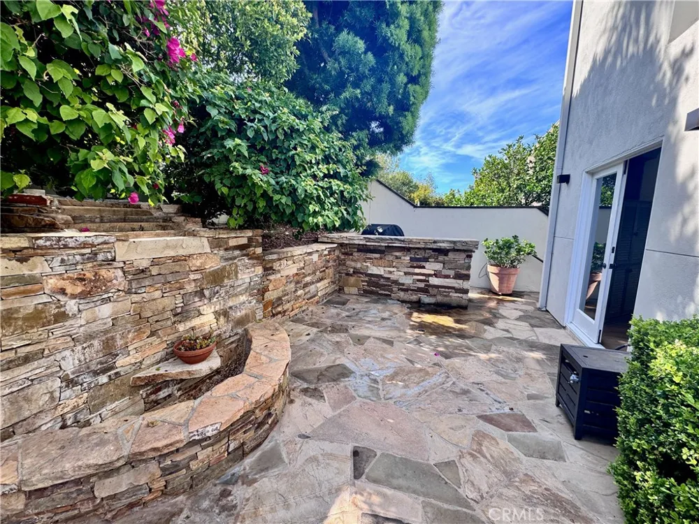 896 Quivera Laguna Beach, CA 92651