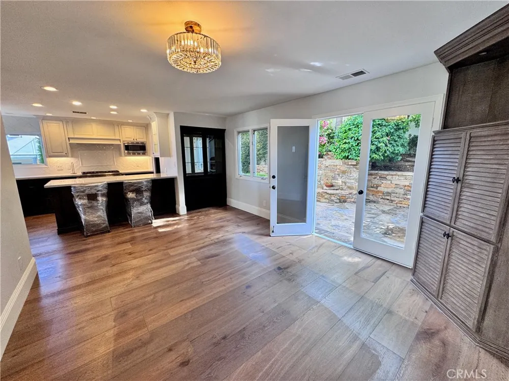 896 Quivera Laguna Beach, CA 92651