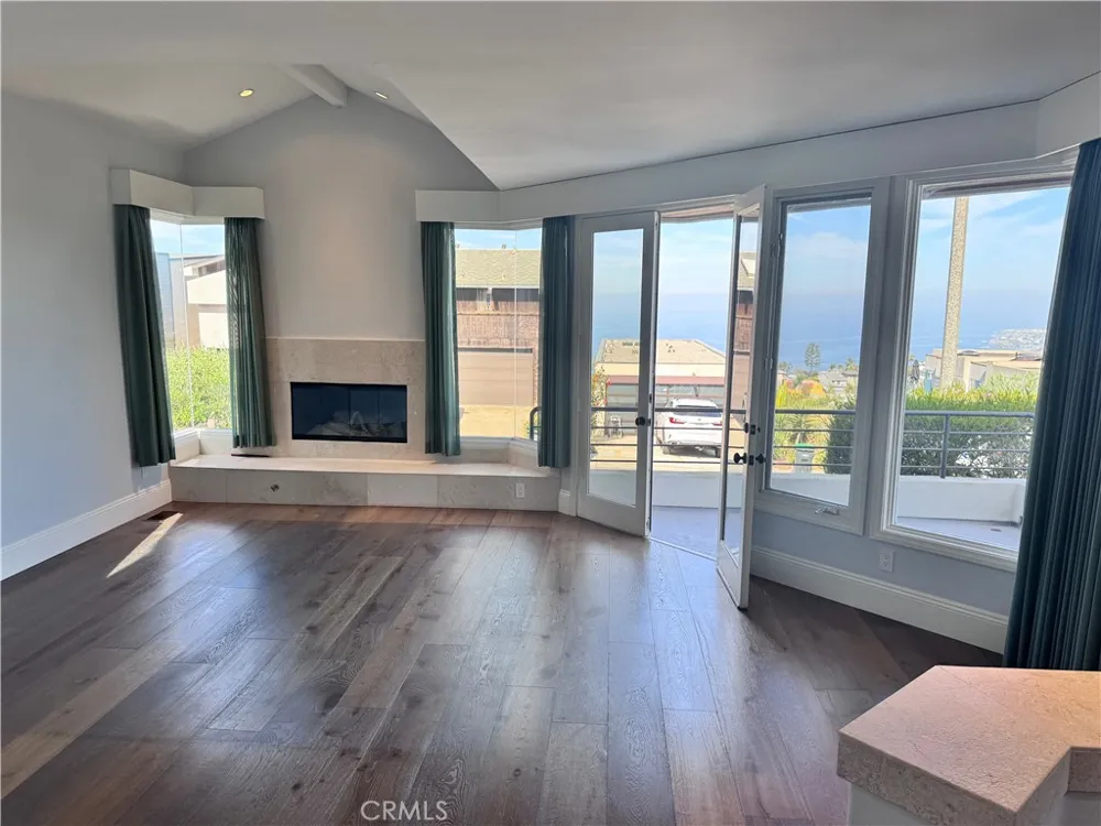 896 Quivera Laguna Beach, CA 92651