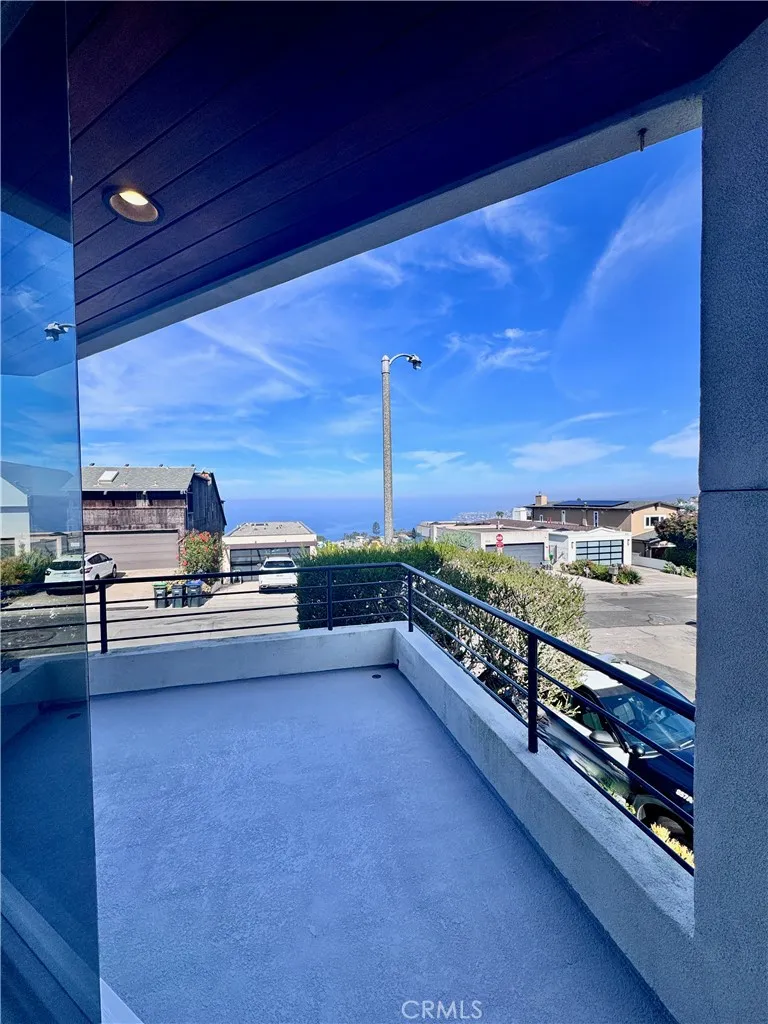 896 Quivera Laguna Beach, CA 92651