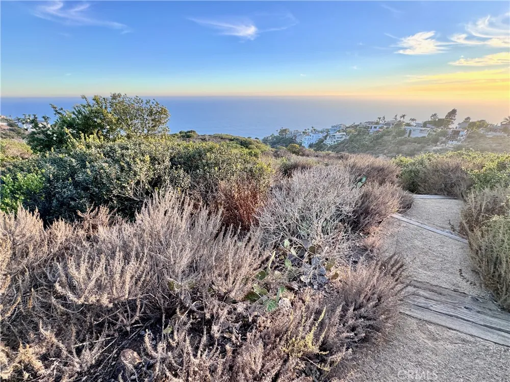 896 Quivera Laguna Beach, CA 92651