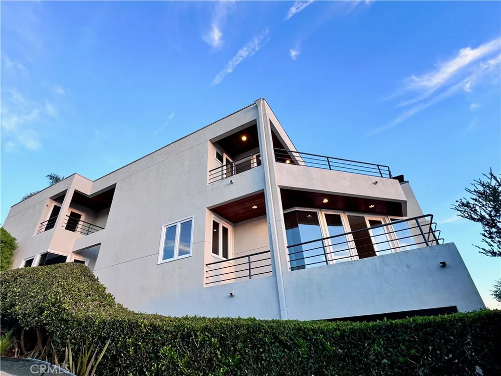 896 Quivera Laguna Beach, CA 92651