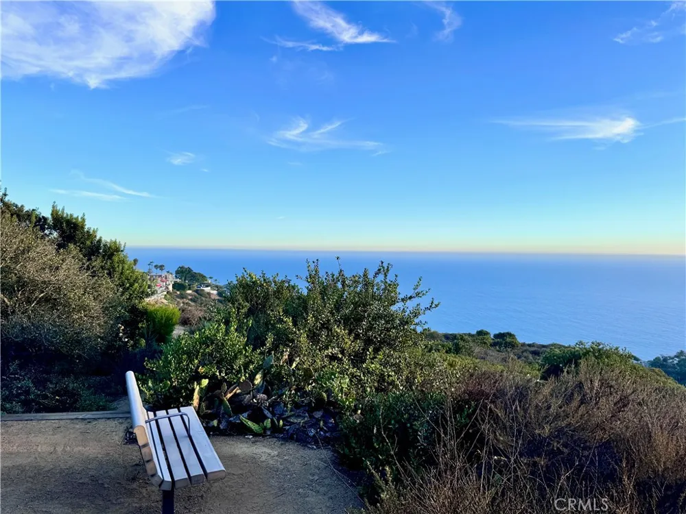 896 Quivera Laguna Beach, CA 92651
