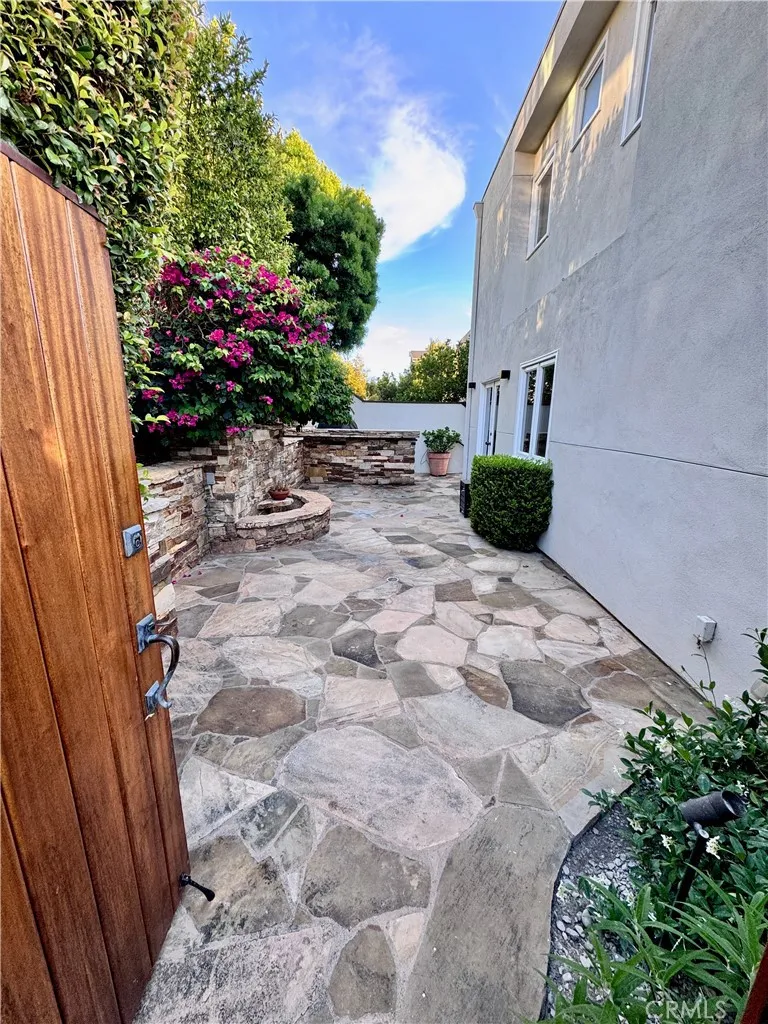 896 Quivera Laguna Beach, CA 92651