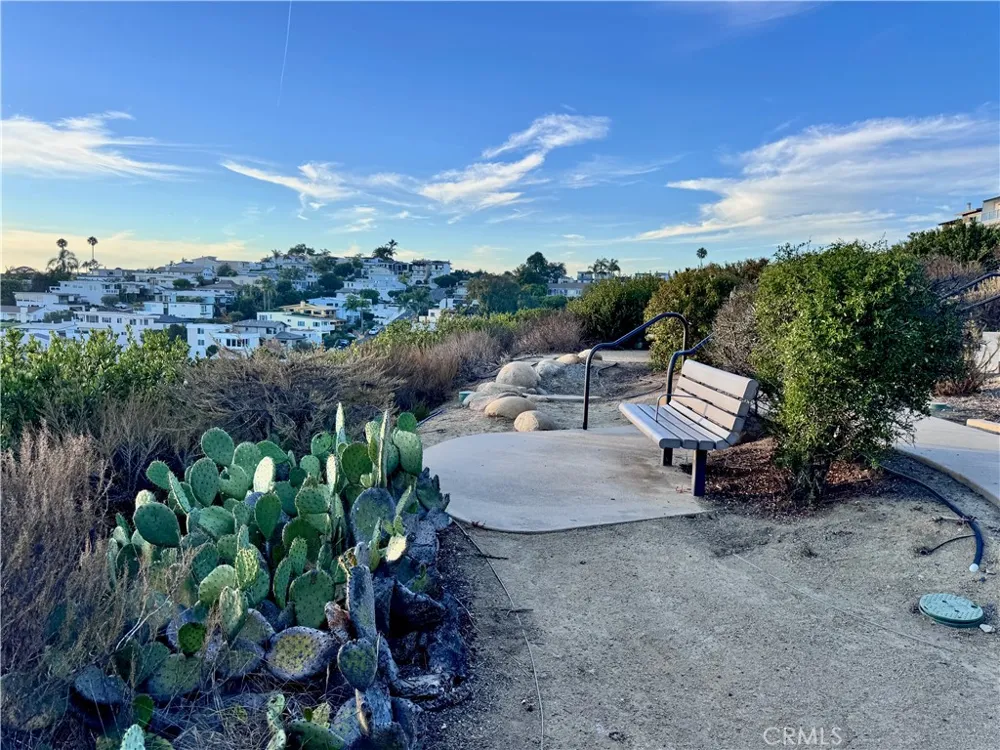 896 Quivera Laguna Beach, CA 92651