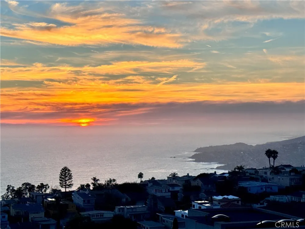 896 Quivera Laguna Beach, CA 92651