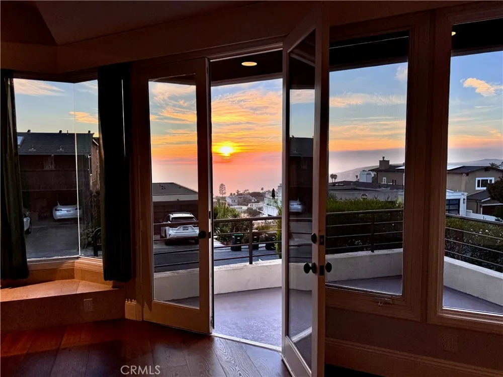 896 Quivera Laguna Beach, CA 92651