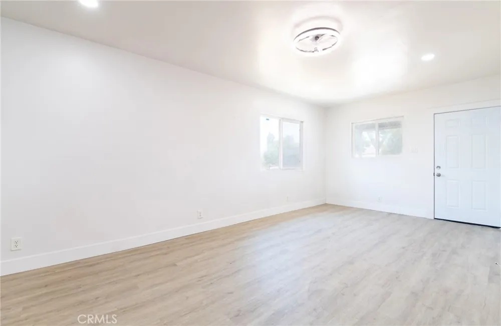 1035 W 107th Los Angeles, CA 90044
