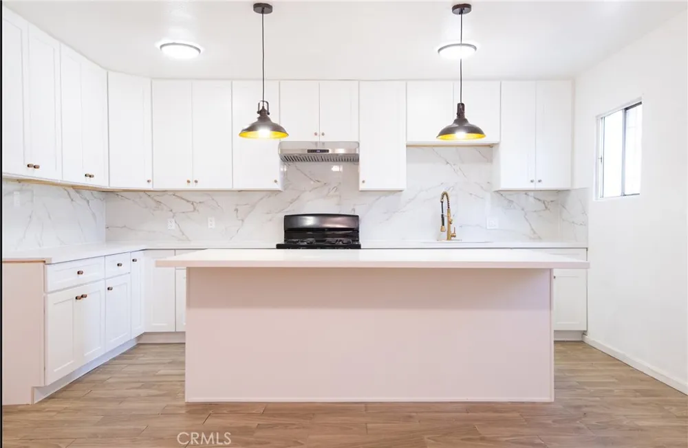 1035 W 107th Los Angeles, CA 90044