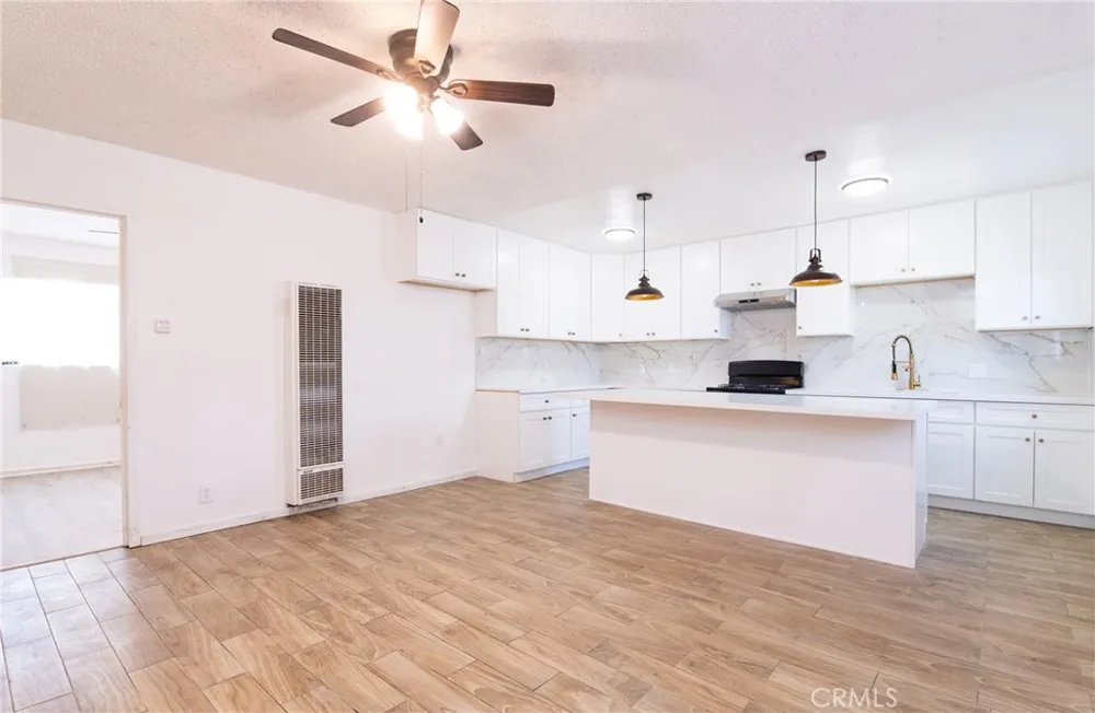 1035 W 107th Los Angeles, CA 90044