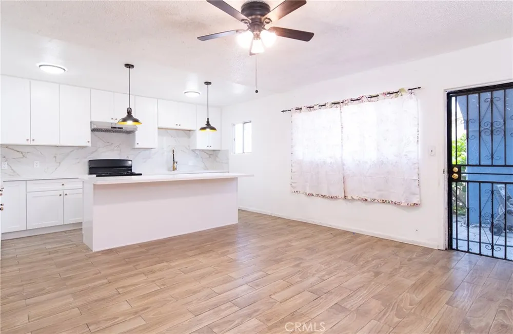 1035 W 107th Los Angeles, CA 90044