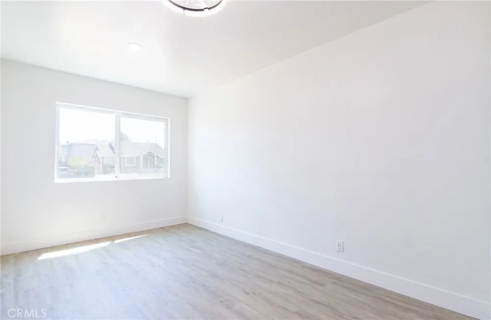 1035 W 107th Los Angeles, CA 90044
